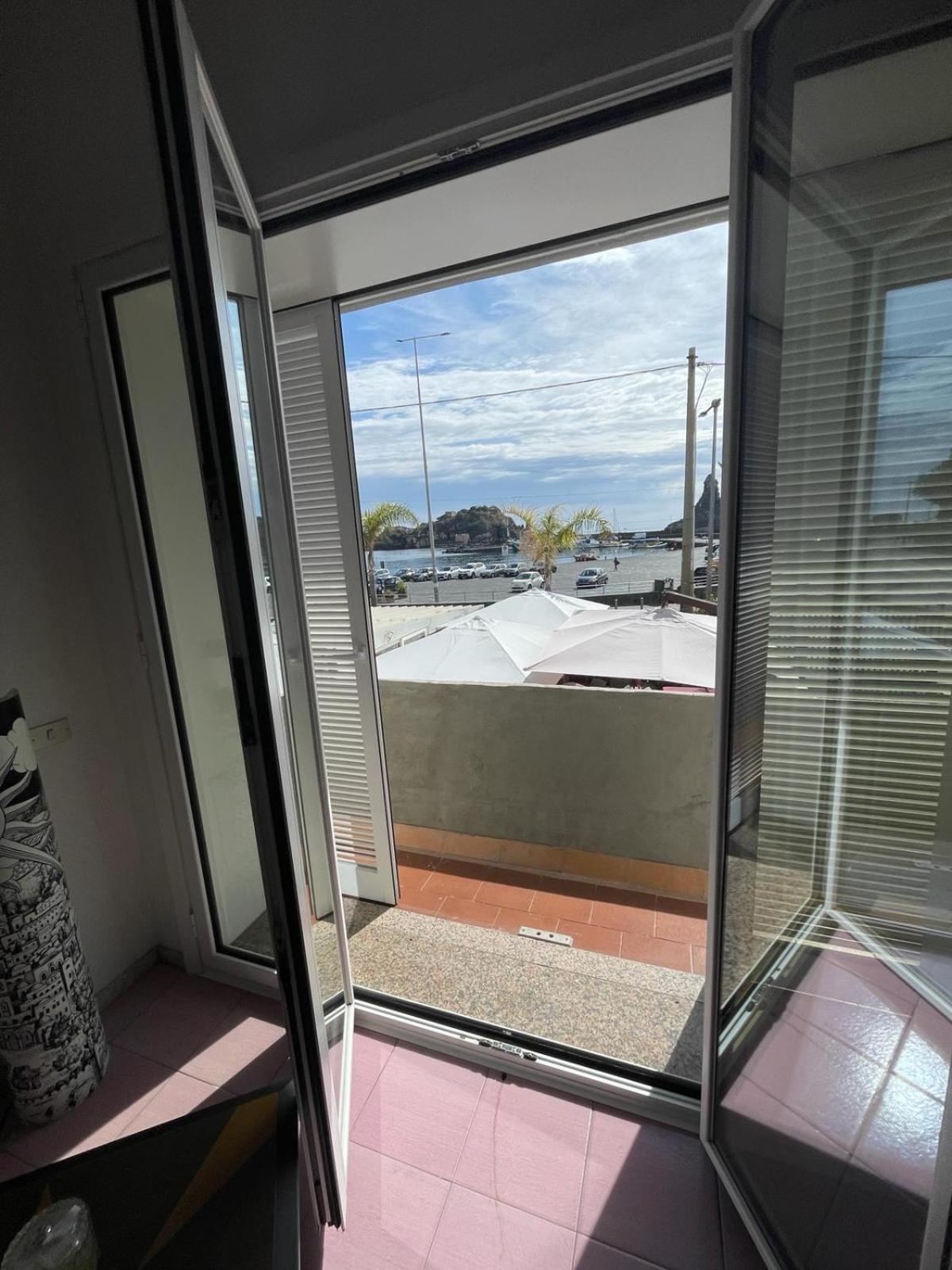 Terrazza Faraglioni Apartment Aci Trezza Exterior foto