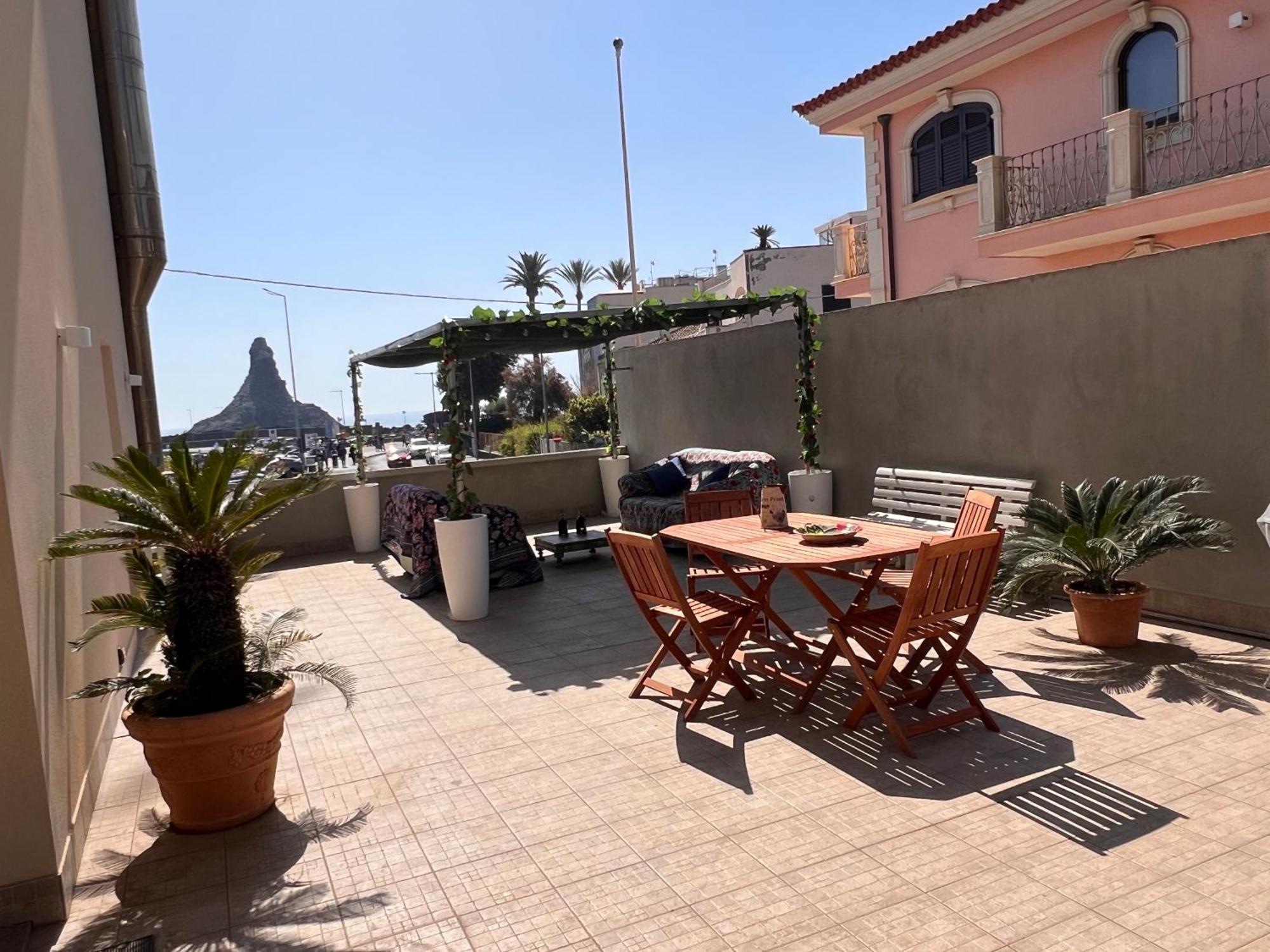 Terrazza Faraglioni Apartment Aci Trezza Exterior foto